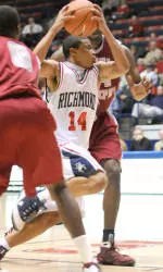 Men's Basketball Plays at La Salle On Wednesday