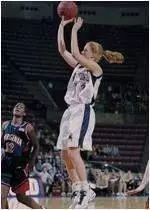 Women's Hoops Falls To La Salle, 74-62