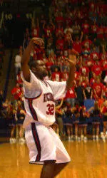 Men's Basketball Holds Off Hampton In Season Opener