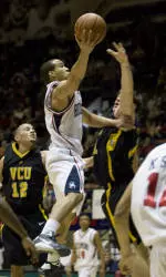 Men's Basketball Edged By VCU, 77-76