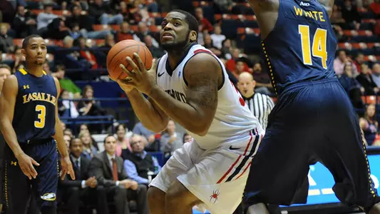 Behind Williams' Career-High, Spiders Win Thriller