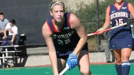 Field Hockey Blanks Saint Louis, 2-0