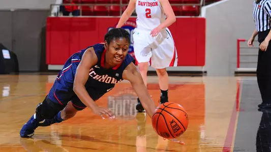 Women?s Basketball Downs Davidson, 87-68