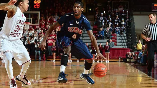 Saint Joseph?s Slips Past Spiders In Philly