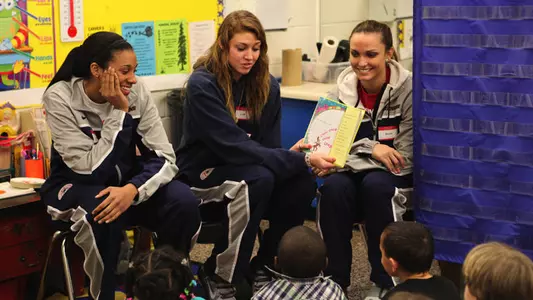 Women?s Basketball Participates In Reading Day