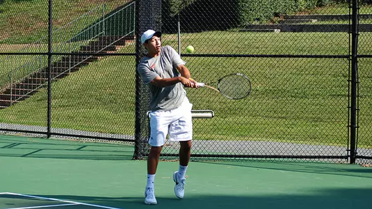Tennis Goes 1-1 In First Two Spring Break Matches