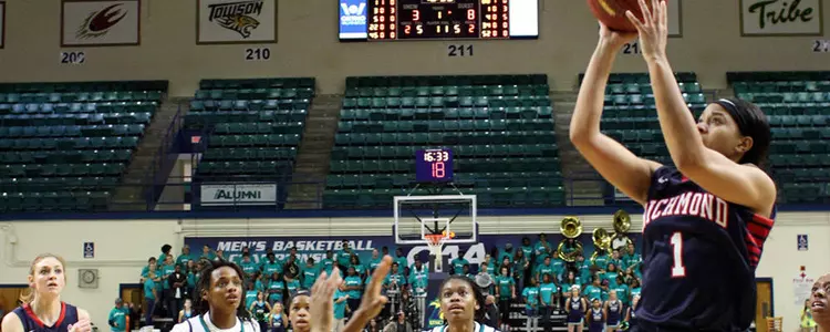 Hot Start Lifts Women's Basketball Over The UNCW Seahawks