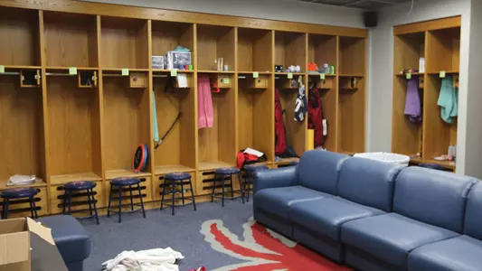 Spider Hockey Moves Into New Locker Room