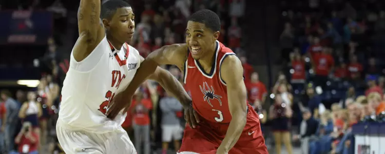 Jones, Spiders Take Down VMI On Opening Night, 72-69