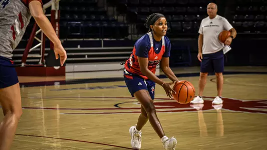 Photo of Laren VanArsdale during practice