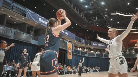 Siobhan Ryan inbounding the Ball versus Michigan State