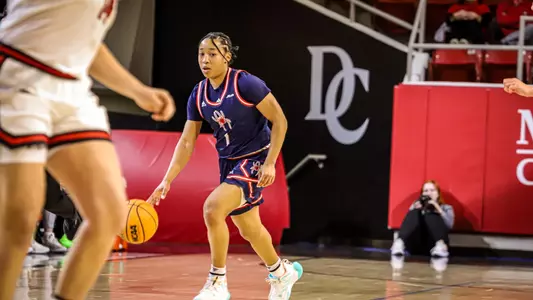 Townsend dribbling the ball down the court vs Davidson