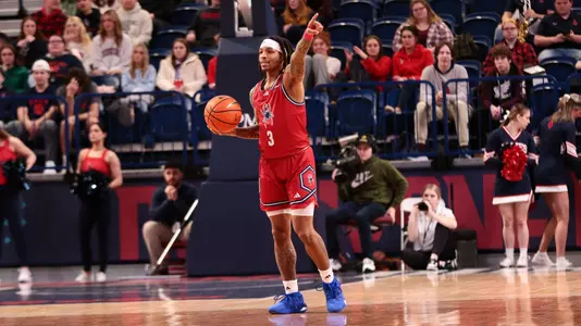 DeLonnie Hunt sets the men's basketball offense