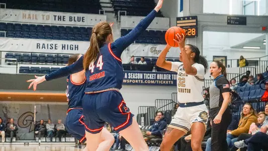 Maggie Doogan defending a George Washington player