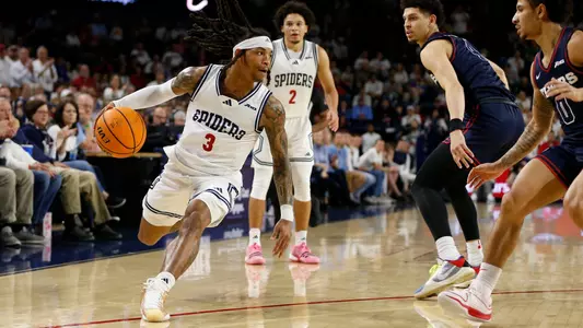 DeLonnie Hunt pulls back his dribble while driving to the lane vs Dayton