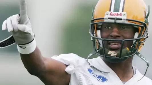 Winston October holding up his index finger during a practice with the Edmonton Eskimos