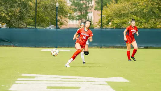 Avery Nam passing the ball to a teammate