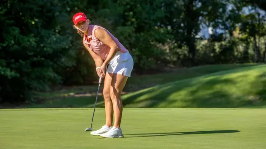 Hannah Lydic stares down a putt