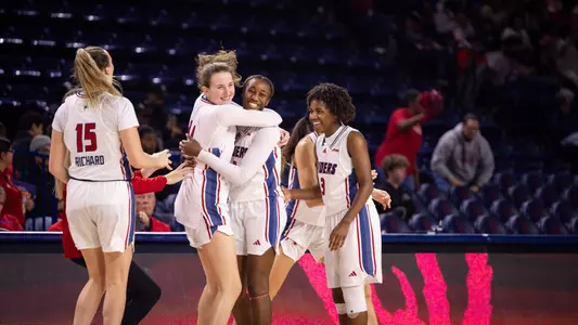 Jada Green hugging her teammates