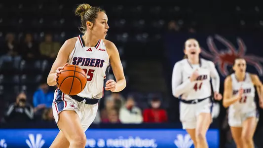 Katie Hill dribbling the ball vs Texas