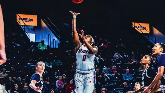 Laren VanArsdale making a layup