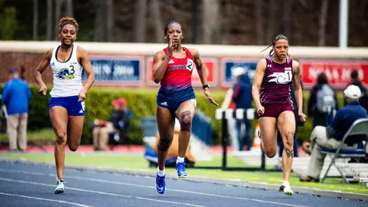 Gabrielle Cummings competing in a short distance event with a competitor on each side of her