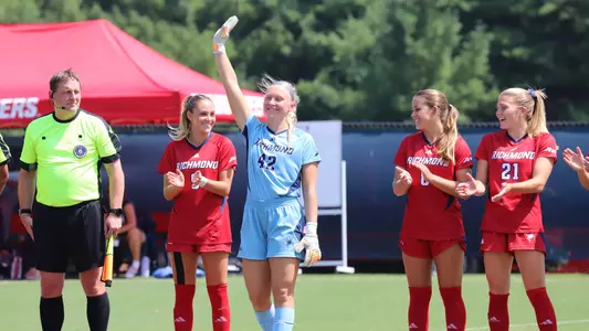 McKenna Dalfonso waving to the crowd