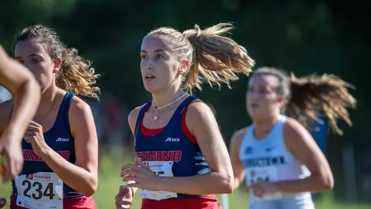 Laurel Kurtz runs at the Spider Alumni Open