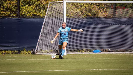 McKenna Dalfonso kicking a goal kick