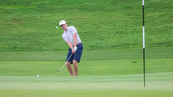 Quin Polin chips onto the green