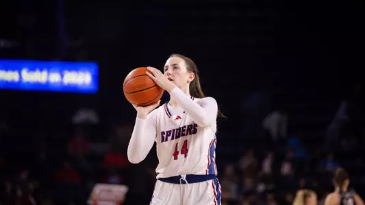 Maggie Doogan shooting a three pointer