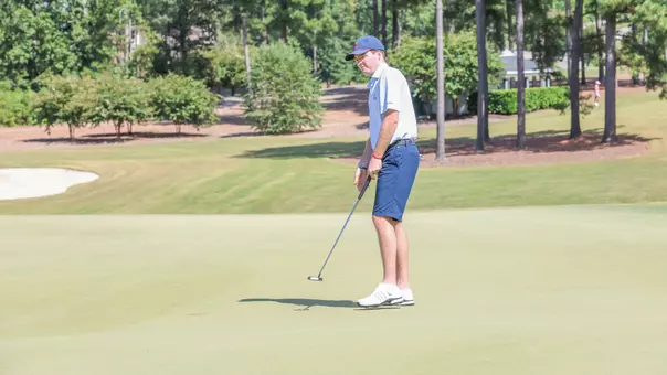 Quin Polin watches his putt travel towards the hole