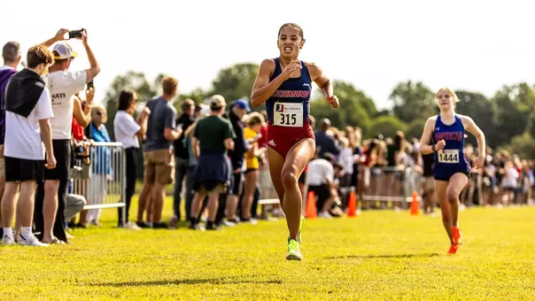 Phoebe Rubio Crossing Finish Line at 2025 Spider Alumni Open