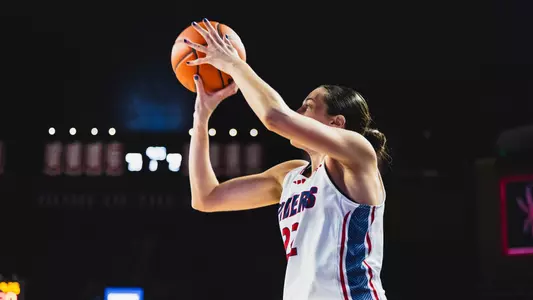 Rachel Ullstrom Shooting a Trey