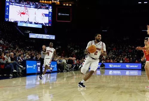 Jaden Daughtry drives to the basket