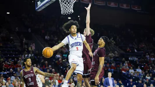 Aiden Argabright passes out to the win from under the basket
