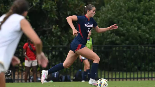 Morgane Zinn running with the ball