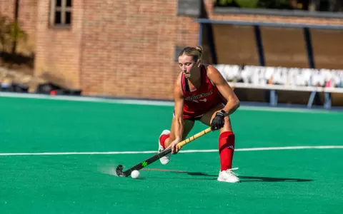 Spider field hockey's Grace Wiggins shoots the ball