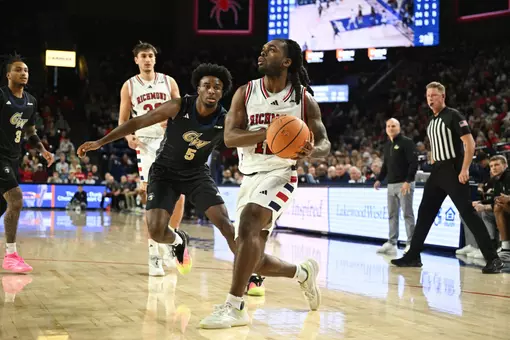 David Thomas eyes a pull-up vs George Washington