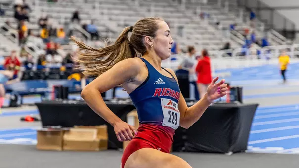 Molly Flanagan turning corner in 500 meter