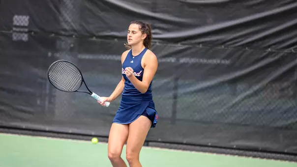 Lara Bakhaya in a tennis match