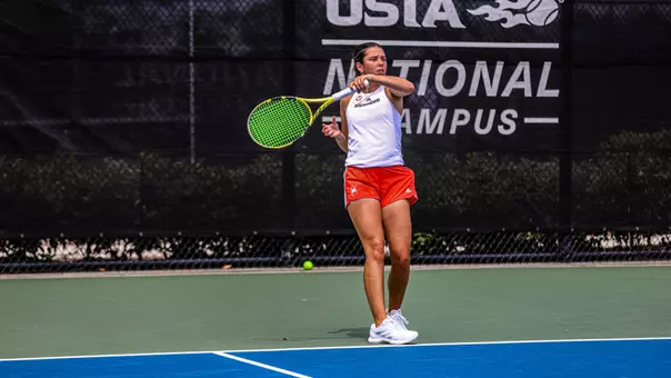 Abby Lee returning a serve