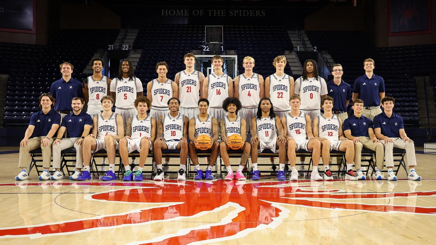 2026-27 men's basketball team photo