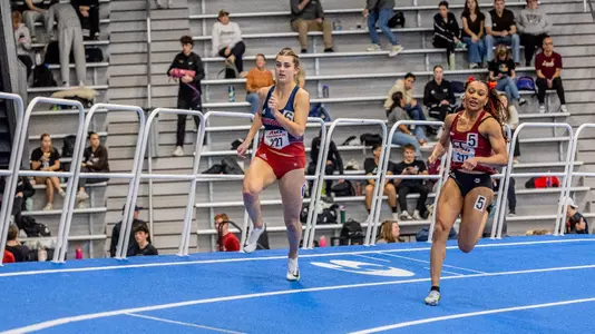 Morgan Elliot running 200 meter