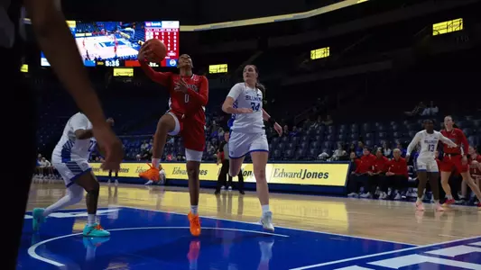 Tierra Simon shooting a layup