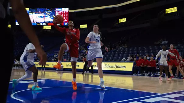 Tierra Simon shooting a layup