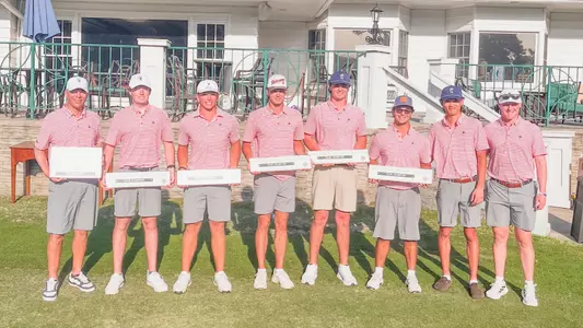 The men's golf team poses after winning the Donald Ross Collegiate Classic
