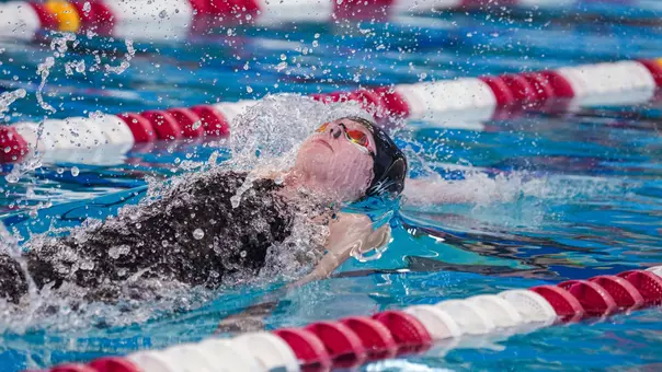 Hannah Wieczorek back stroke finals NIC