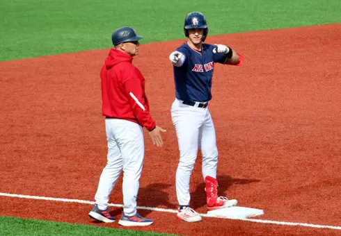 Dylan Winebrenner celebrates a triple