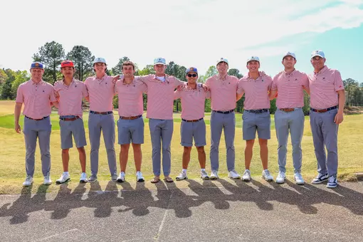 The Richmond Spiders men's golf team poses next to the 18th green at Independence Golf Club